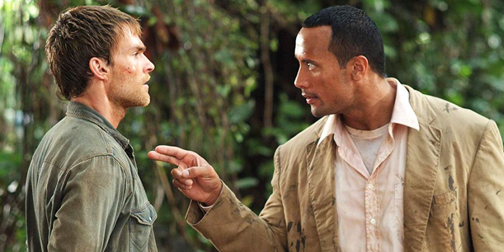 Dwayne Johnson points at Seann William Scott in Welcome to the Jungle
