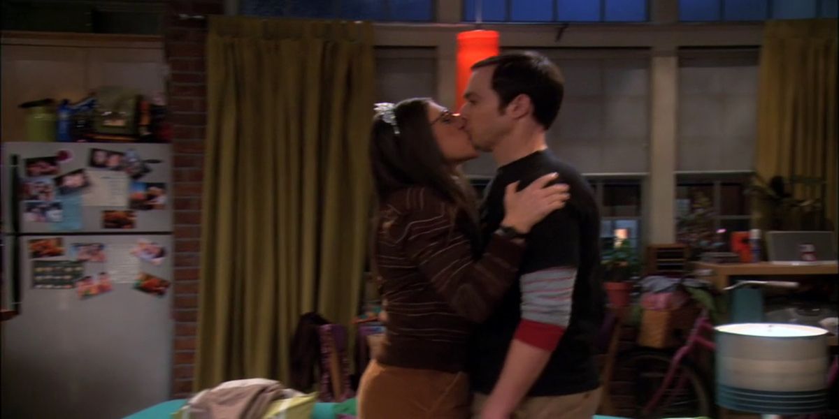 Sheldon buys Amy a tiara
