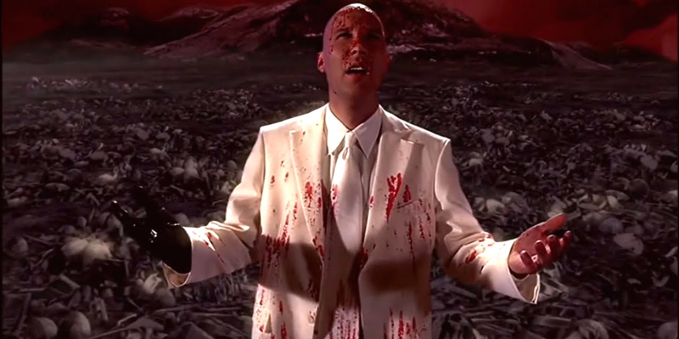 Lex Luthor tem uma visão de seu futuro em Smallville. Ele veste um terno branco salpicado de sangue.