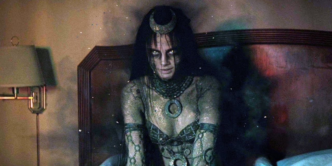 Enchantress crouching and surrounded by black mist in Suicide Squad