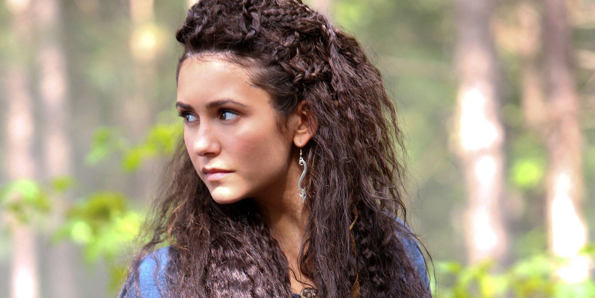 An image of Tatia looking concerned in The Vampire Diaries