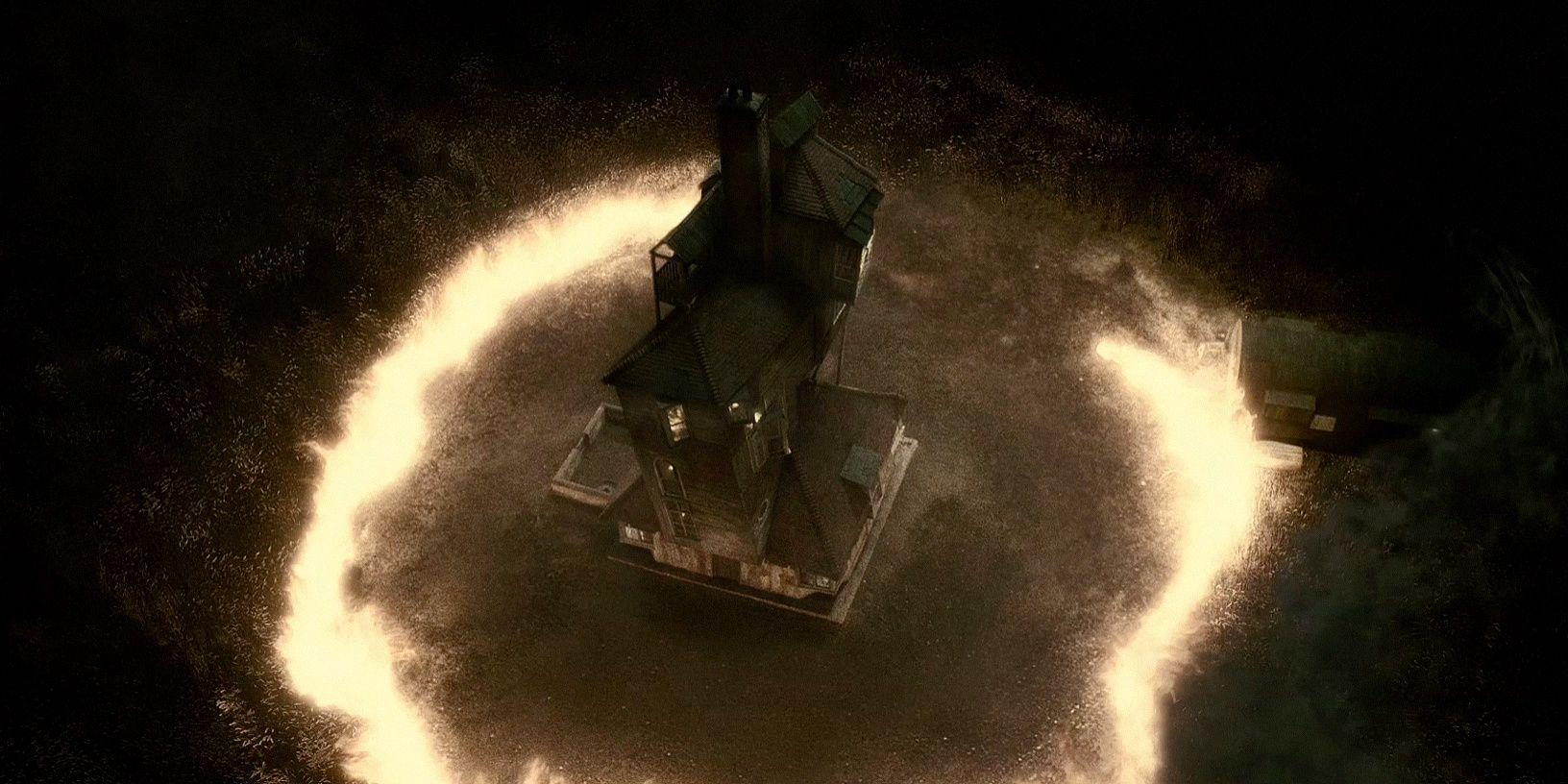 Uma imagem da Toca Weasley em chamas em Harry Potter e o Enigma do Príncipe