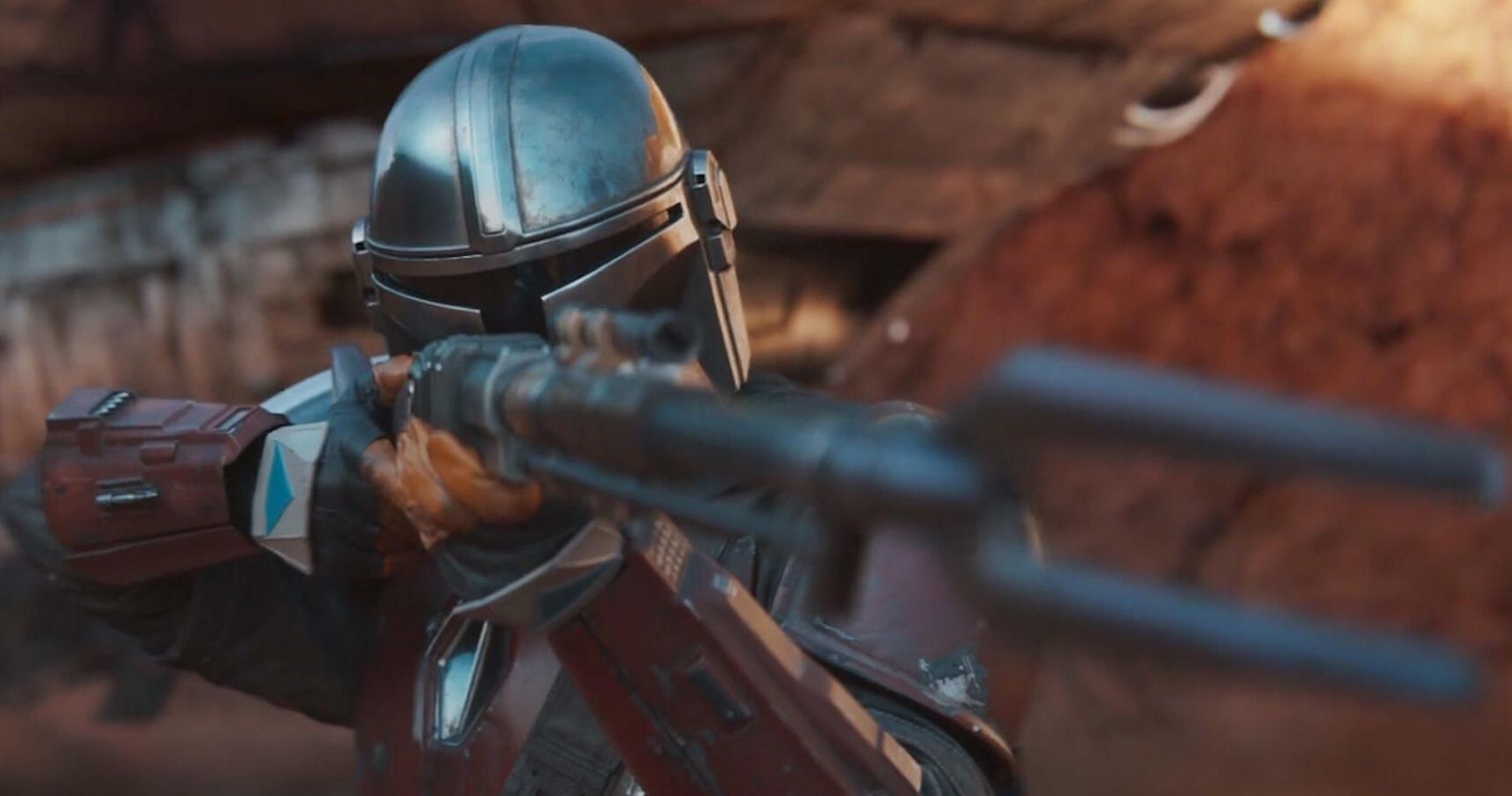 The Mandalorian holding a rifle