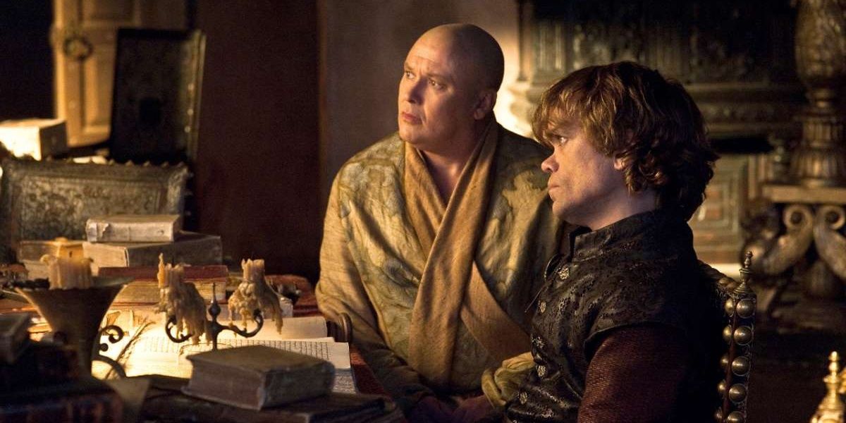 Varys and Tyrion looking attentively in the same direction in Game of Thrones.