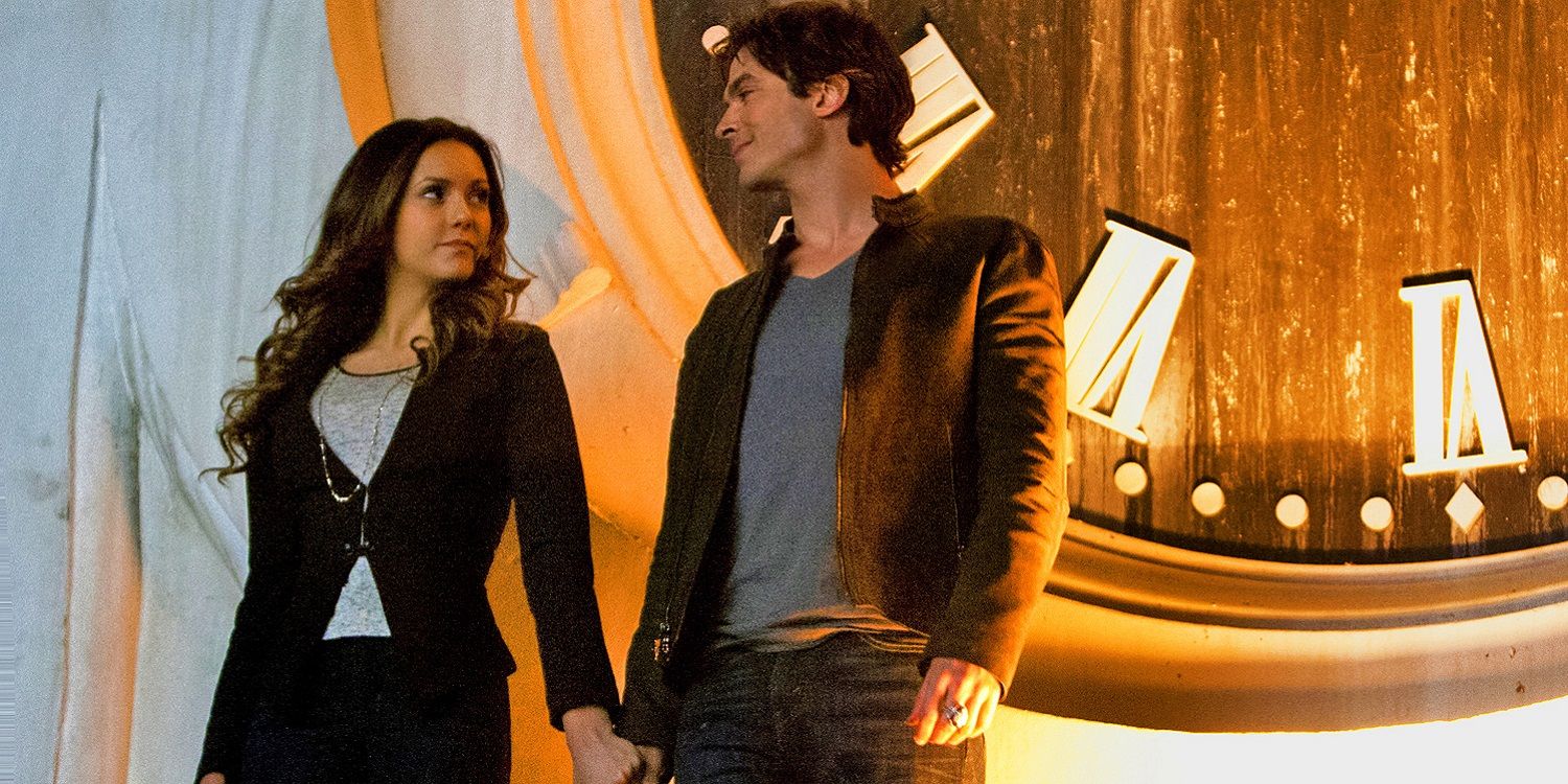 Damon e Elena na torre do relógio em The Vampire Diaries.