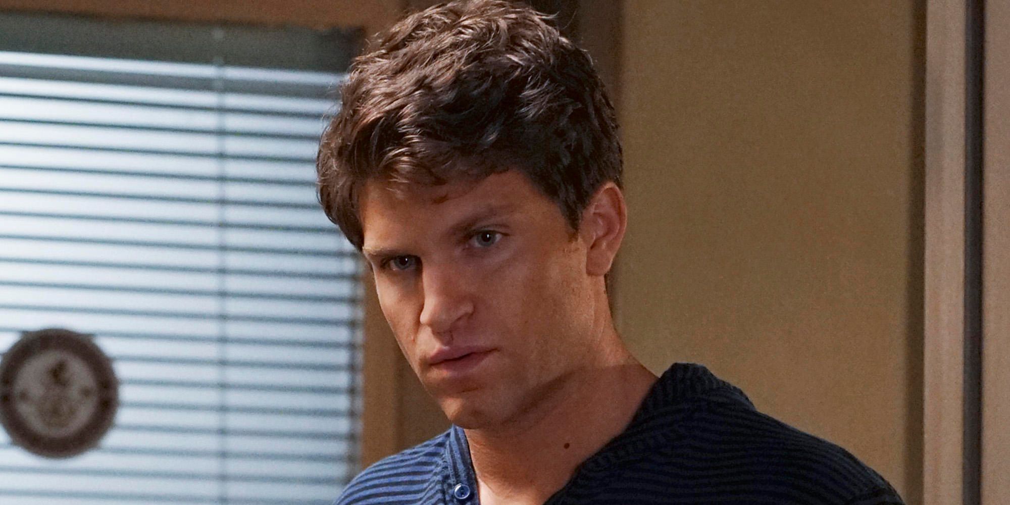 Toby looking serious on Pretty Little Liars