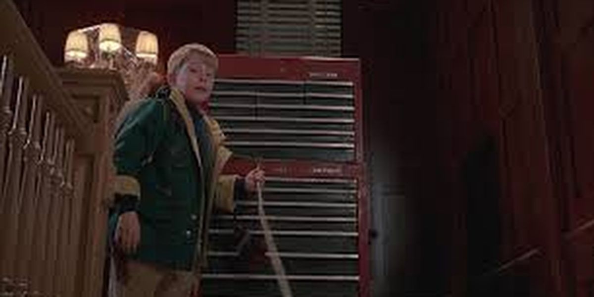 Tool-Chest-Down-The-Stairs-Home-Alone-2 Cropped