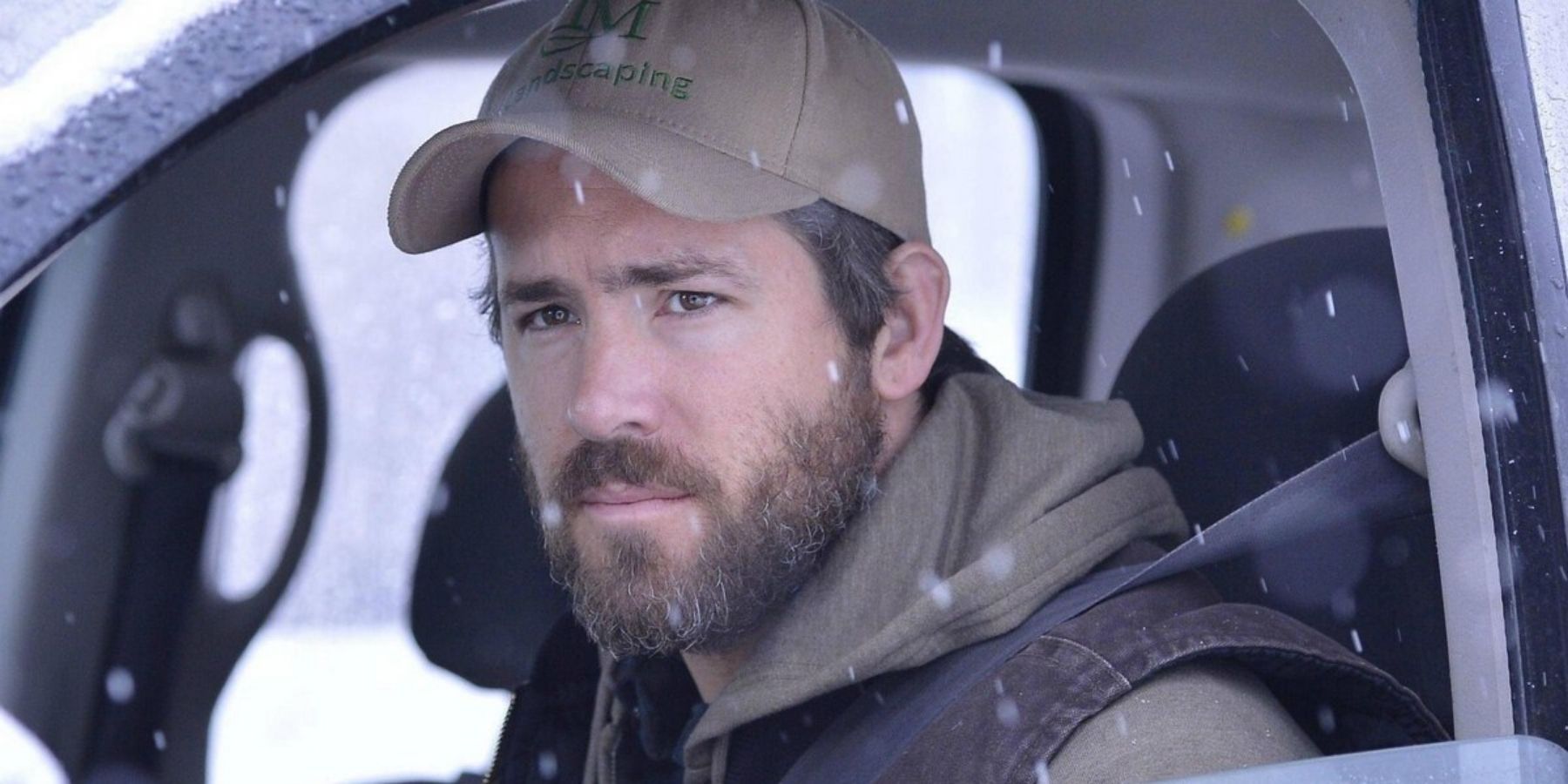 Ryan Reynolds di dalam mobil di Captive.