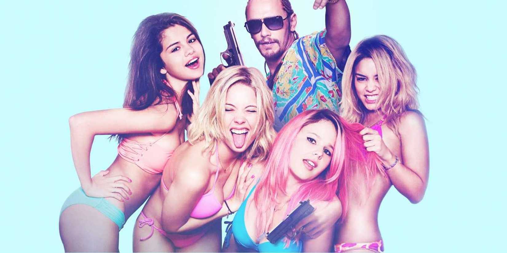 The spring break girls pose with Alien in Spring Breakers