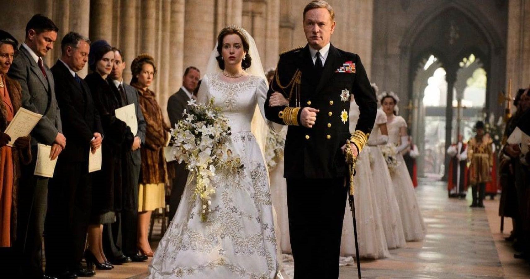 The Crown Queen Elizabeths Best Outfits 