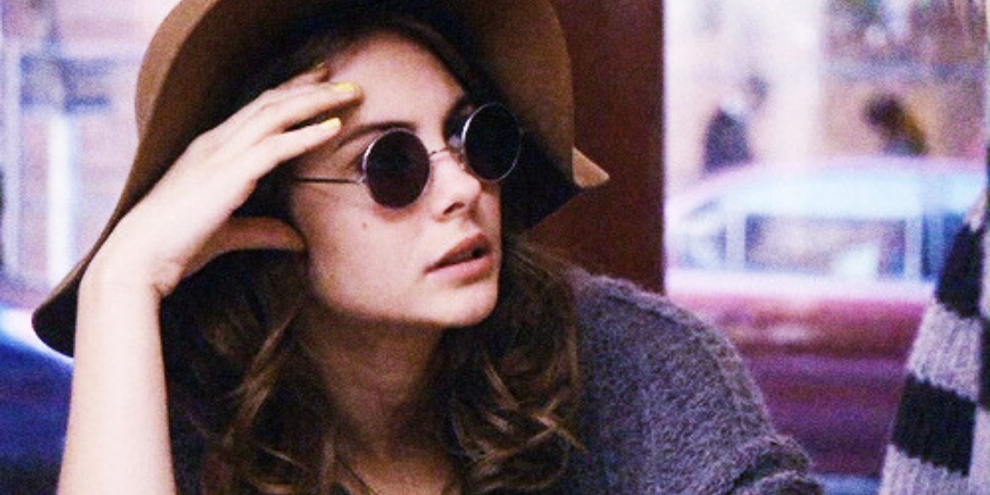Agnes in sunglasses and a hat in Gossip Girl