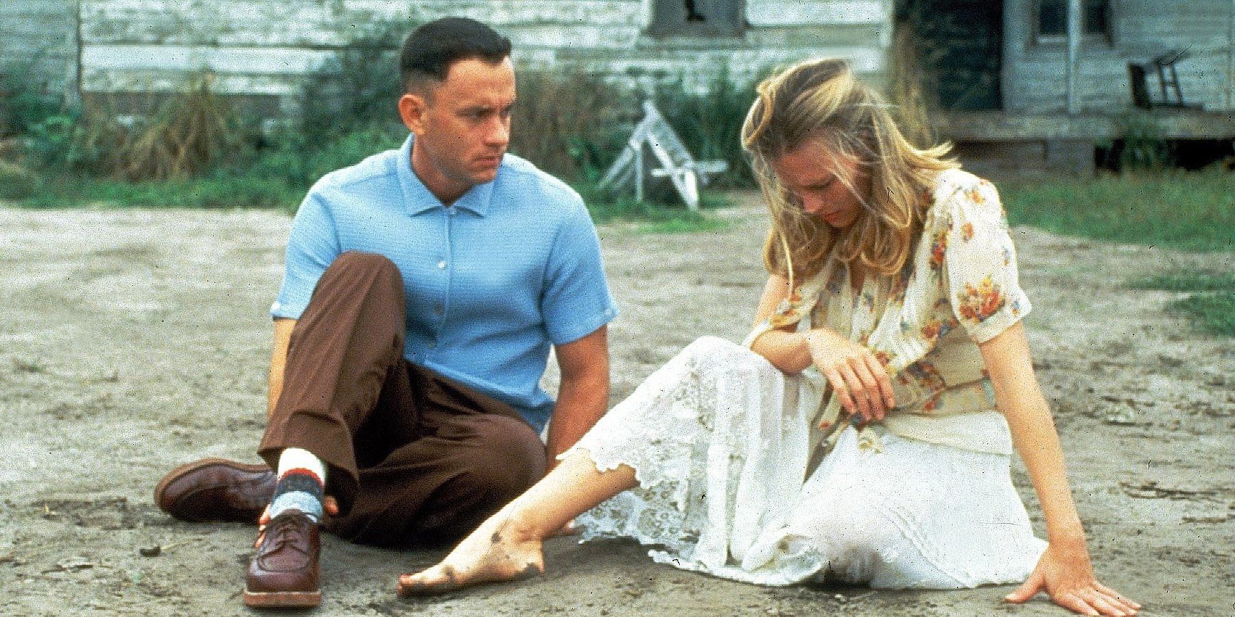 Jenny and Forrest sitting on the ground in Forrest Gump