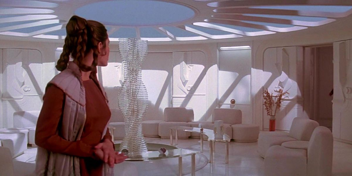 Leia Organa stands in the guest quarters in Cloud City in Star Wars Empire Strikes Back