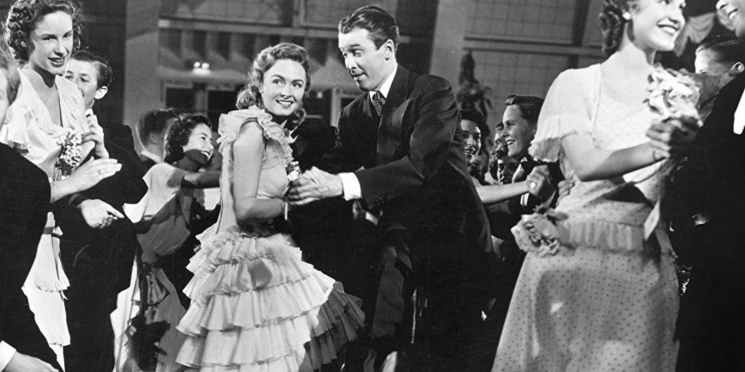 George and Mary dancing together in It's a Wonderful Life