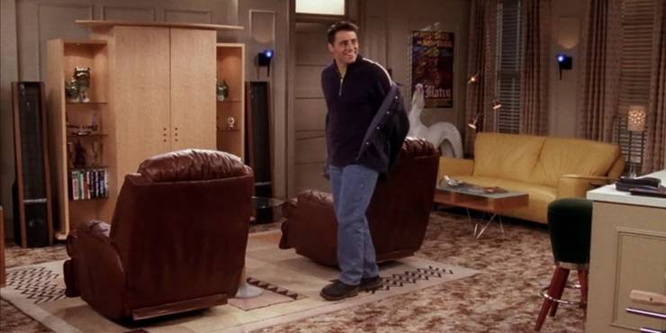 Friends 10 Hidden Details About Chandler Joey S Apartment
