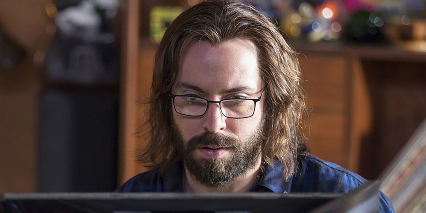 Gilfoyle reading at the computer in Silicon Valley.