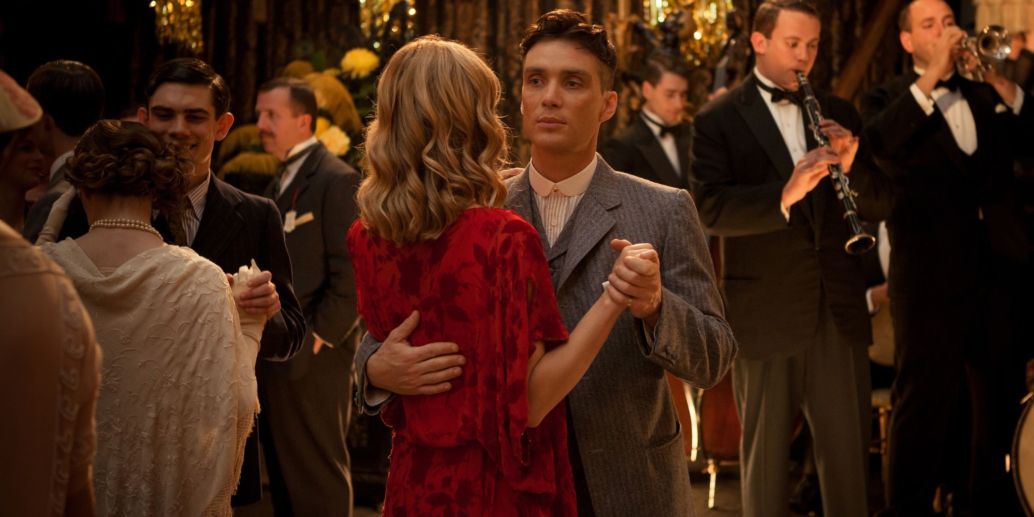 Tommy dances with Grace on their first night ought in Peaky Blinders