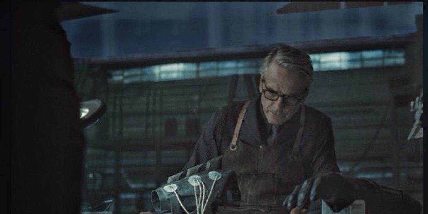 Justice League: Alfred Repairs Batman's Plane in New Snyder Cut Image