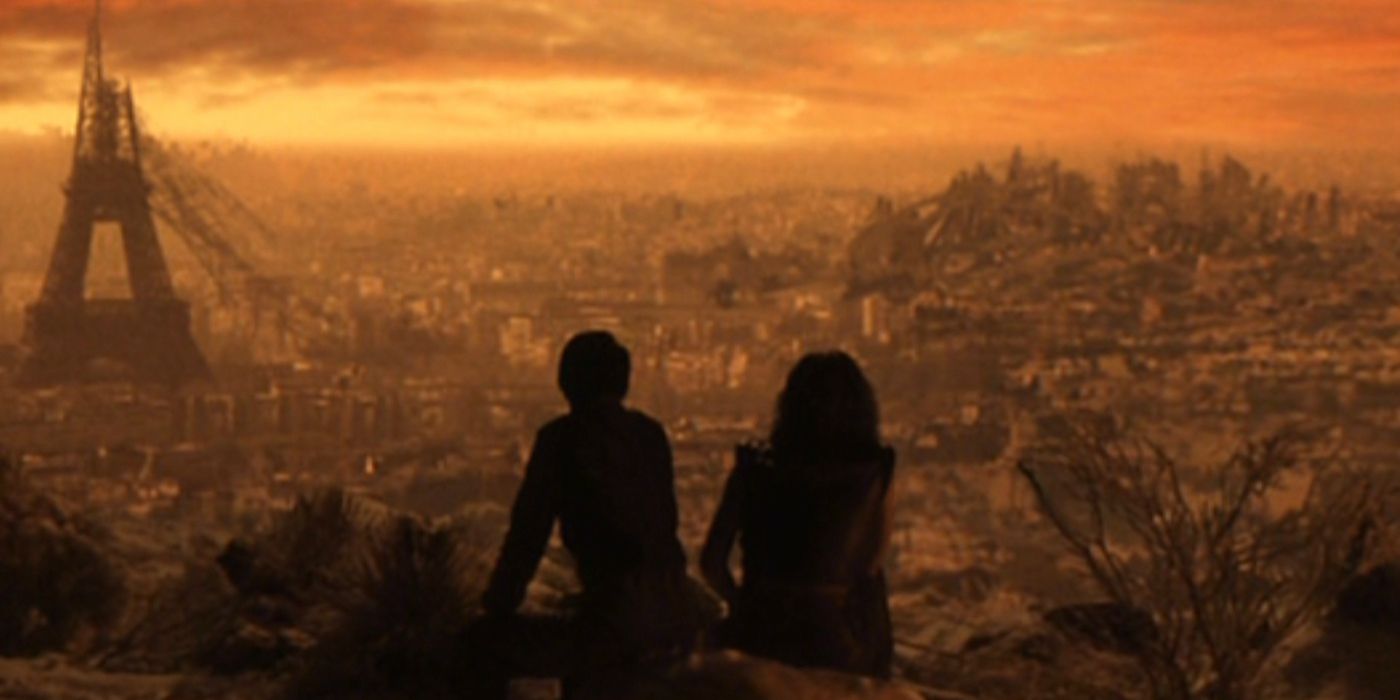 An image of two individuals sitting on the ground in Alien Resurrection