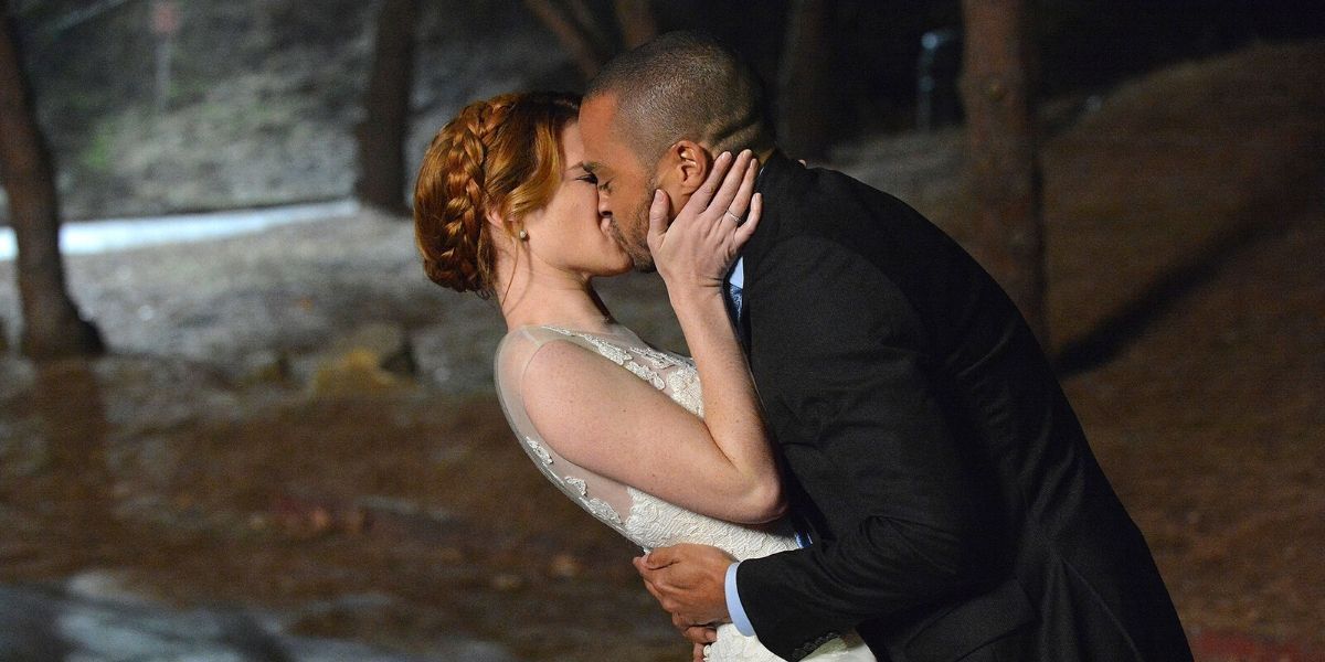 Jackson and April kissing in Grey's Anatomy