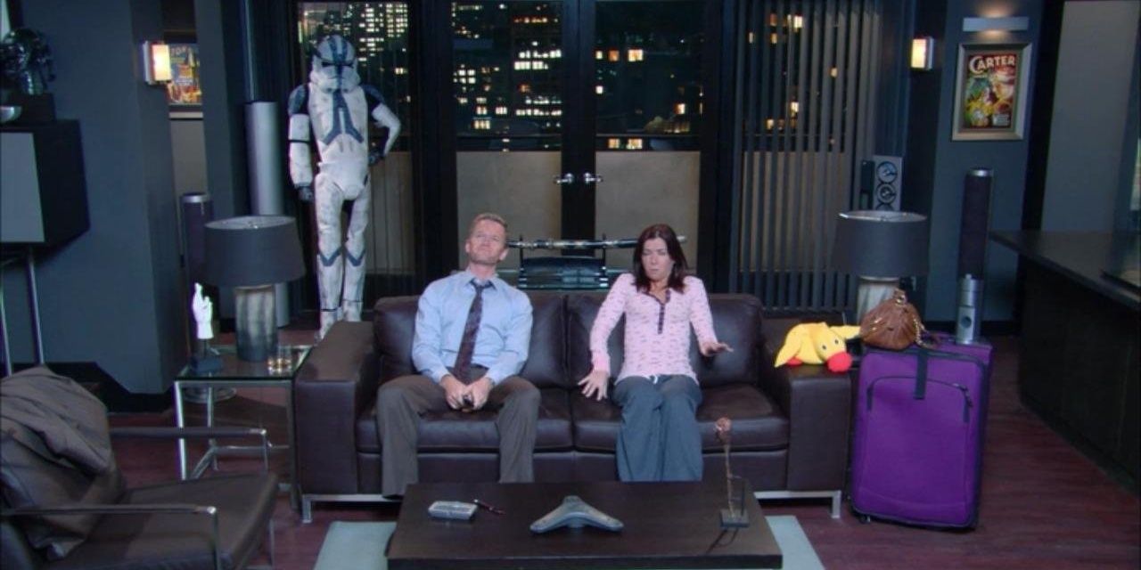 Barney and Lily in How I Met Your Mother with Stormtrooper in the background