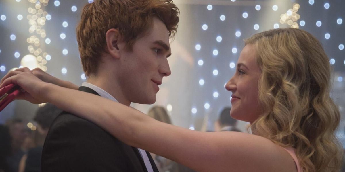 Archie and Betty dance at prom in Riverdale