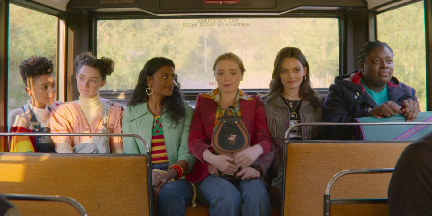 Ola, Lily, Olivia, Aimee, Maeve and Viv on the bus