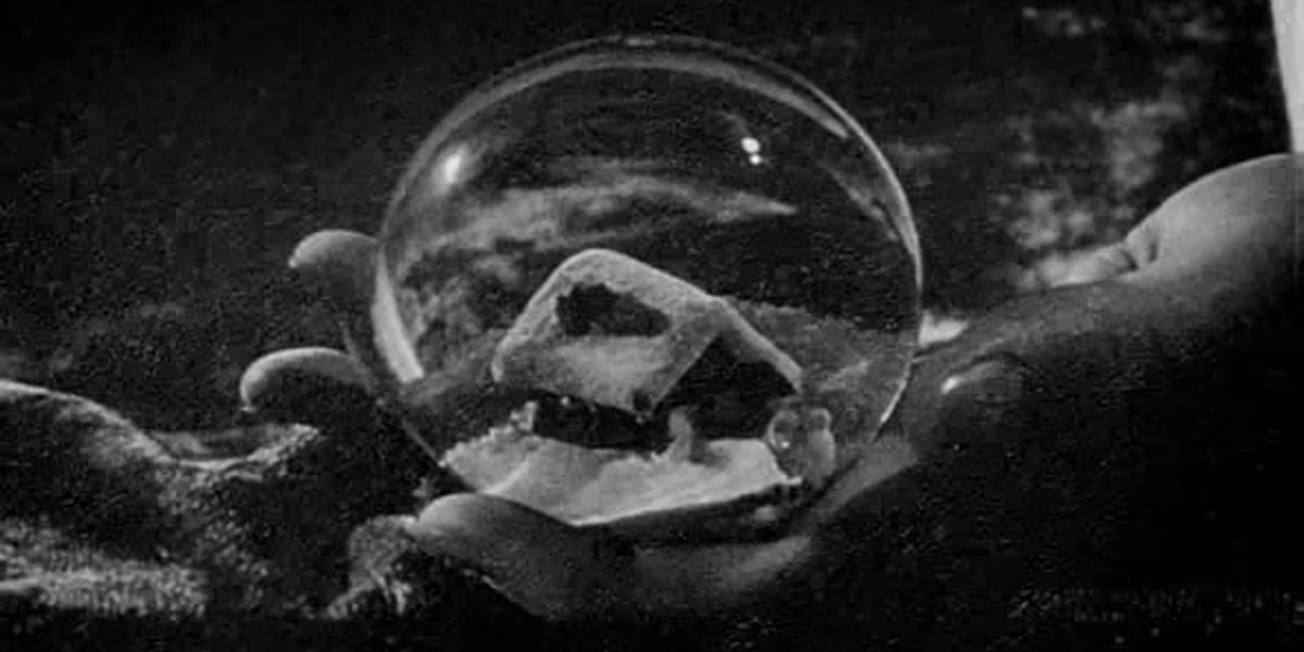 Charles Foster Kane's snow globe in the film Citizen Kane.