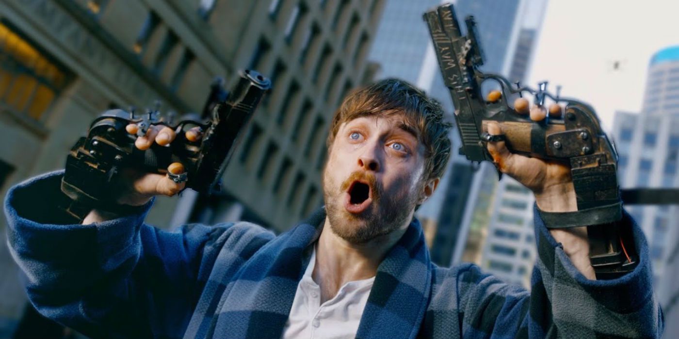 Daniel Radcliffe com armas por mãos no trailer de Guns Akimbo