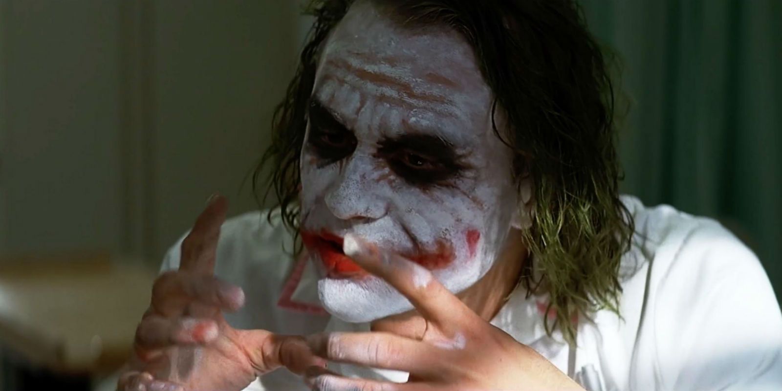 The Dark Knight: Why Didn’t Harvey Dent Recognize The Joker?