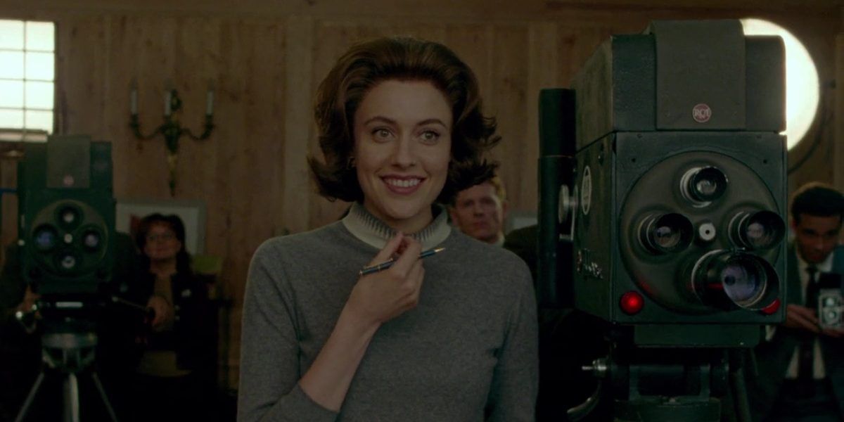 Greta Gerwig as Nancy Tuckerman in a Jackie screencap.