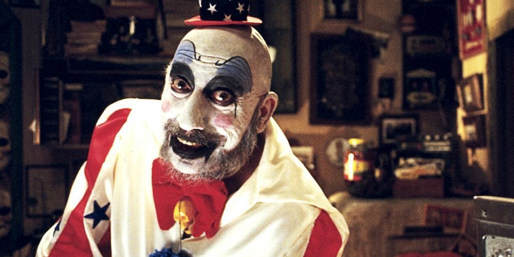 Captain Spaulding grins towards the camera in House of 1000 Corpses 