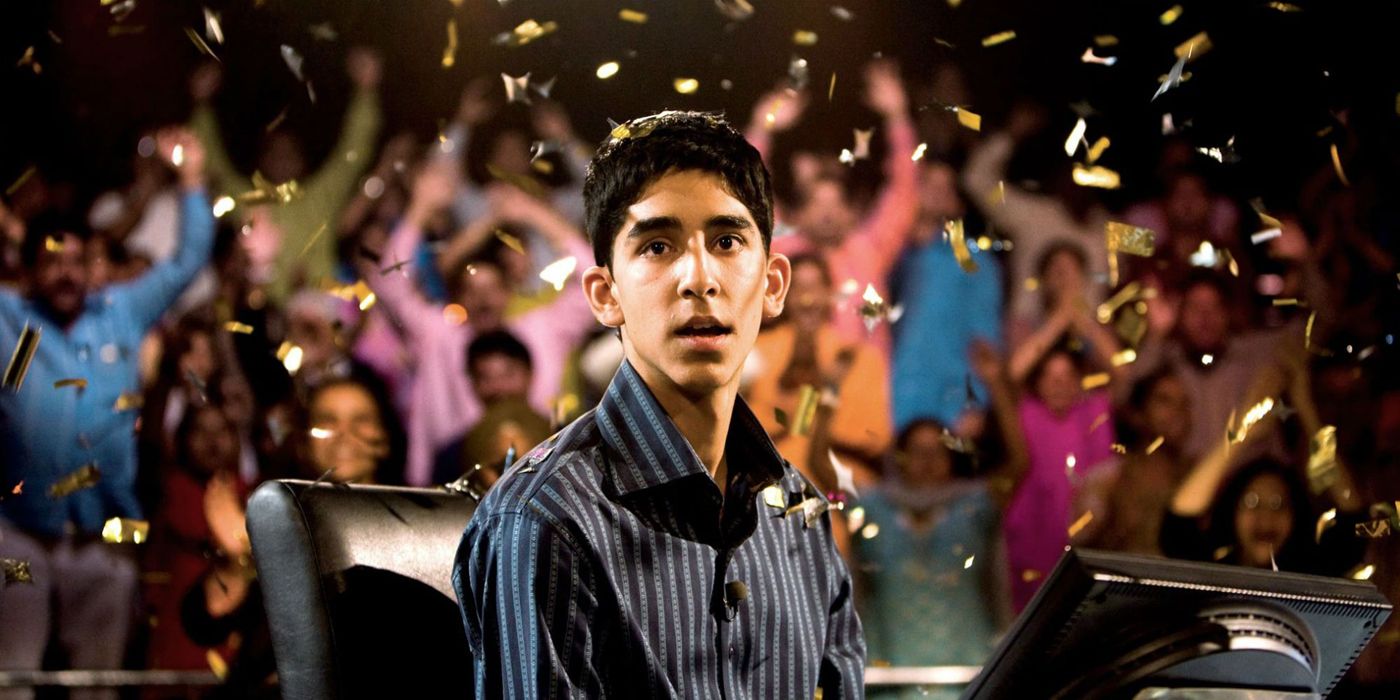 Jamal ganha um prêmio em dinheiro no Slumdog Millionaire.