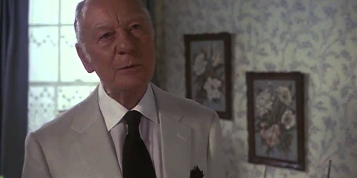 John Gielgud en su papel ganador del Oscar en Arthur.