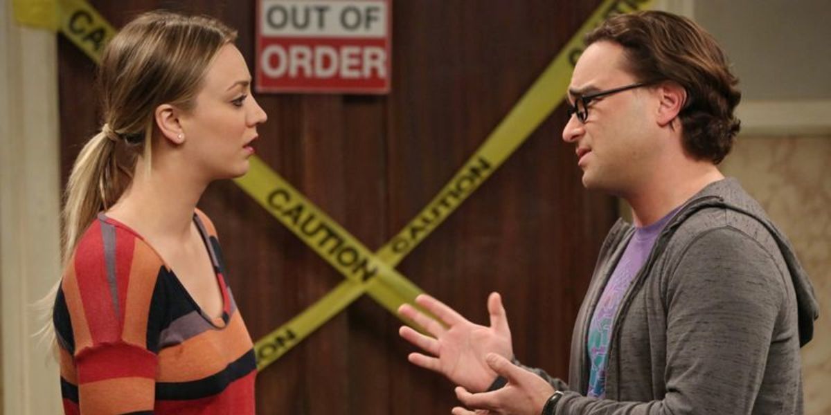 Leonard and Penny arguing in the hall in The Big Bang Theory