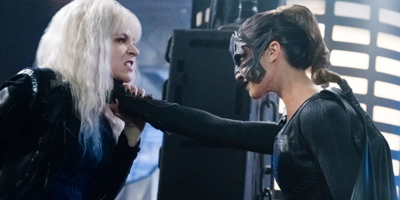 Livewire fights Reign in Supergirl