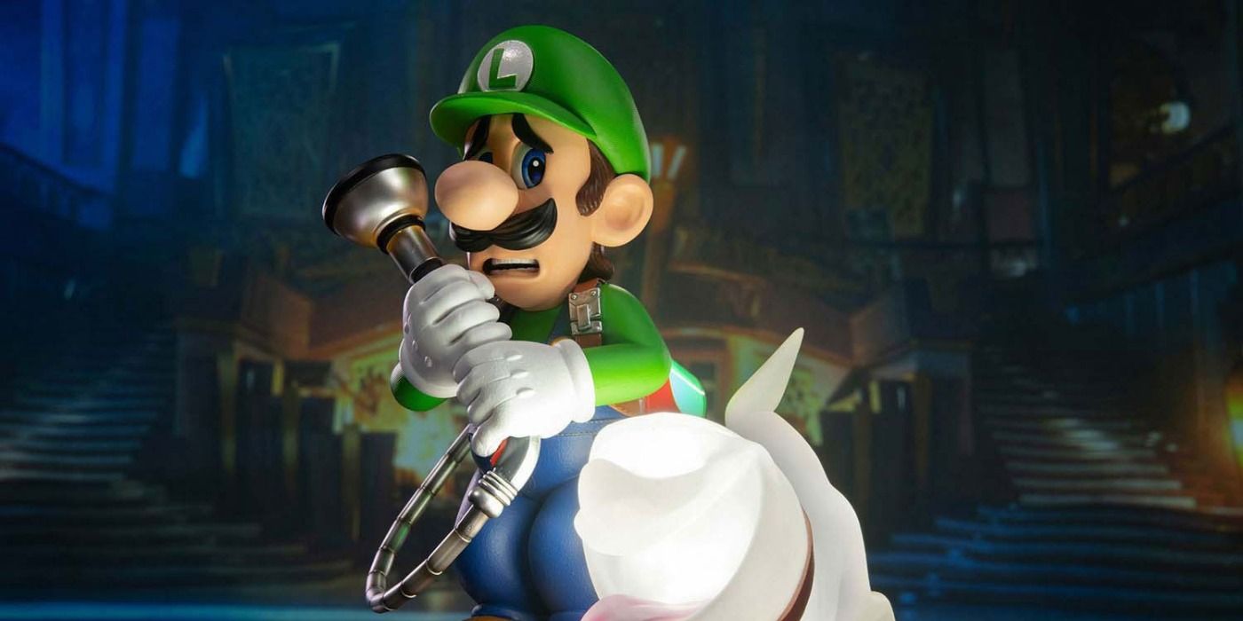 Luigi holds the Poltergeist 3000 in Luigi's Mansion 3
