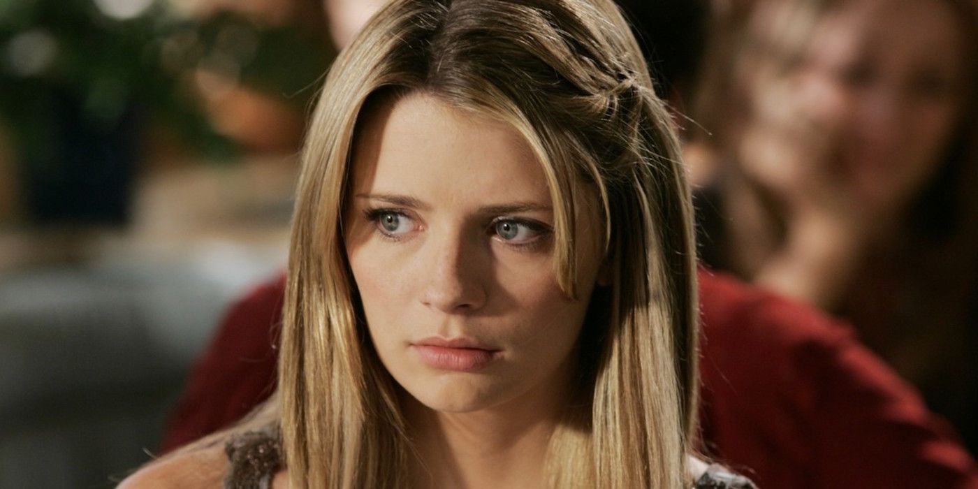 Marissa Cooper with no expression in The O.C.