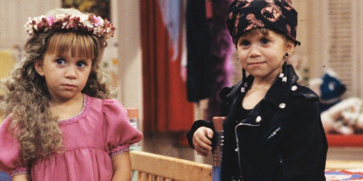 Mary-Kate and Ashley as the angel and the devil on Full House