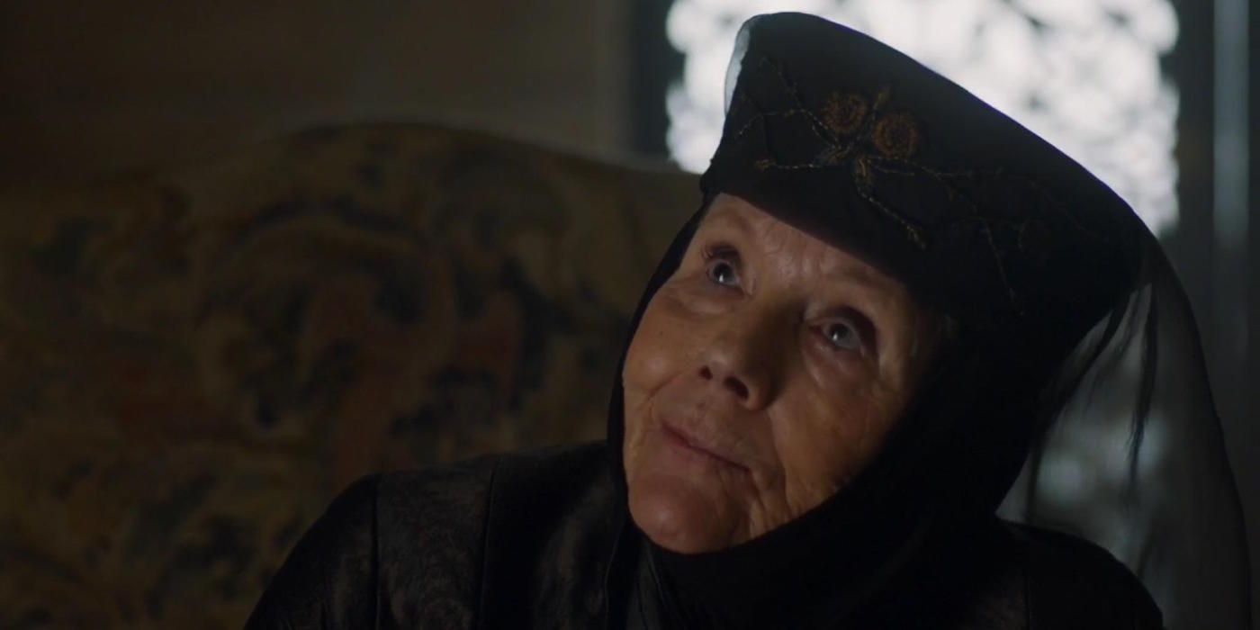 Olenna Tyrell stares up at jaime Lannister