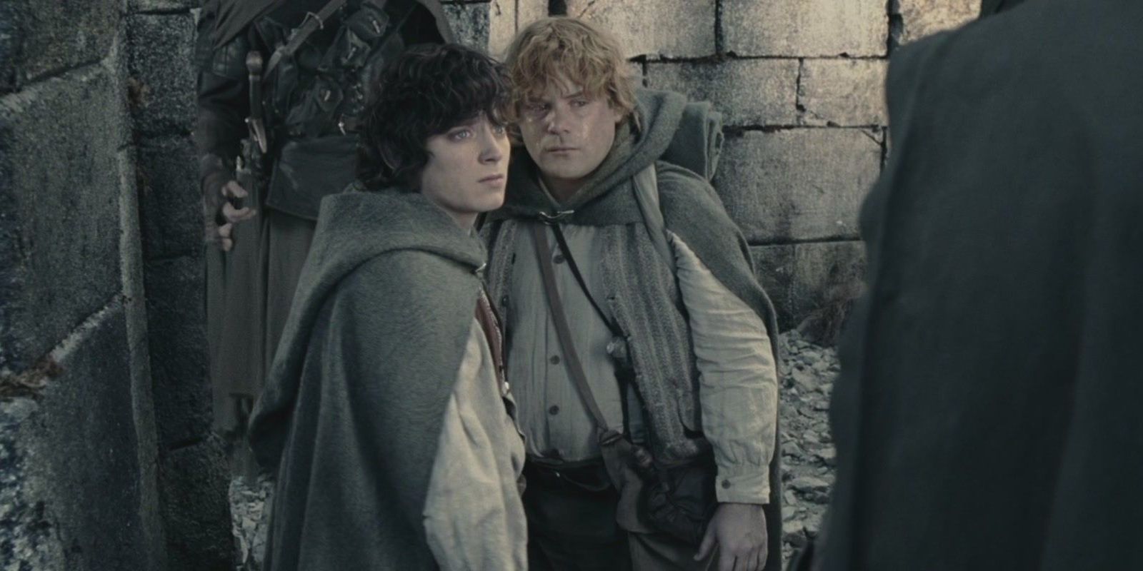 Frodo e Sam enfrentando Faramir em Osgiliath