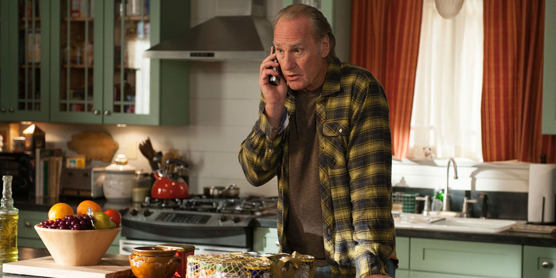 Craig T Nelson on the phone in Parenthood.