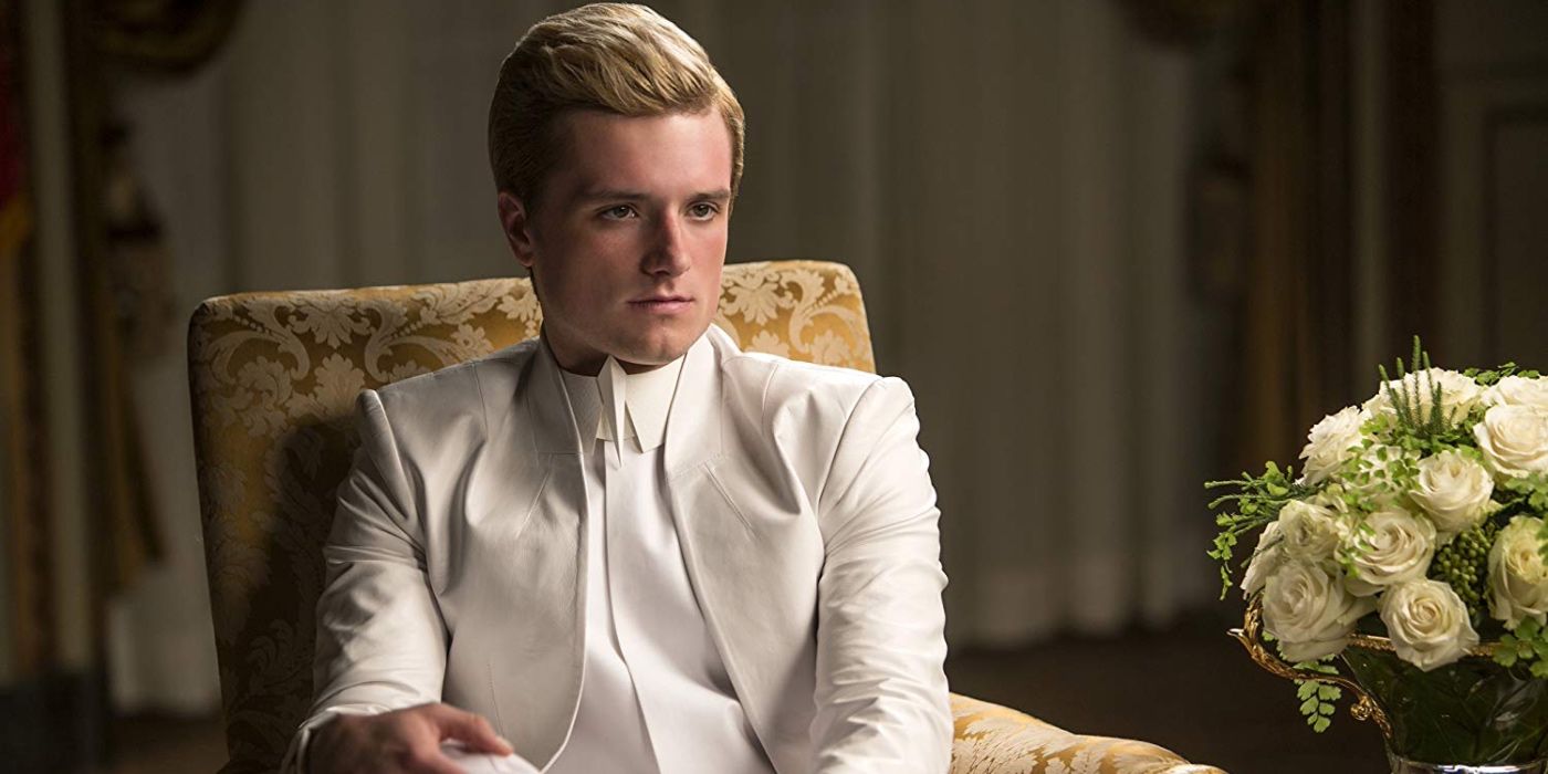 Peeta sitting in an interview looking thin in The Hunger Games.