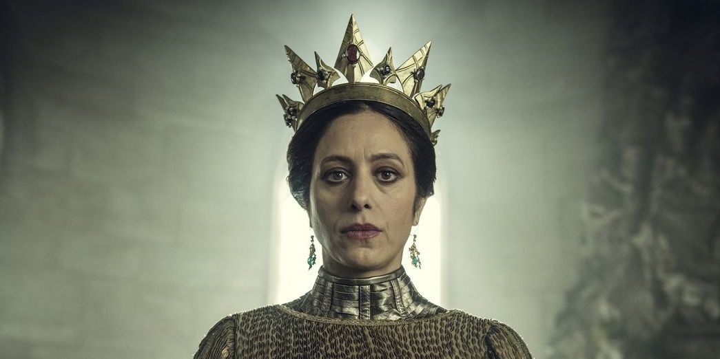 Queen Calanthe looking serious while wearing her crown in The Witcher.
