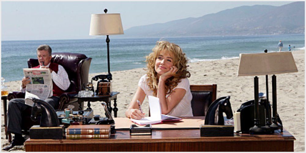 Robin Sparkles on a beach in How I Met Your Mother