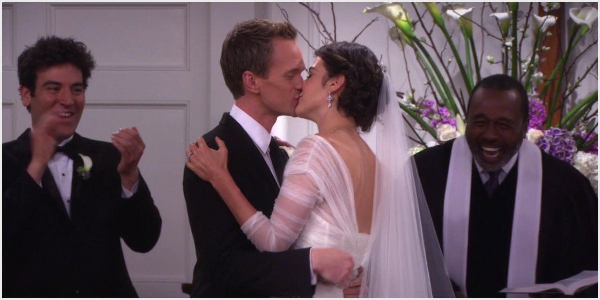 Barney and Robin kissing on their wedding day on How I Met Your Mother