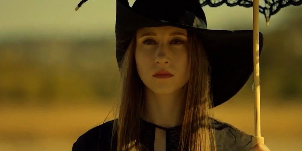 10 Hidden Details You Missed In American Horror Story Coven Episode 1