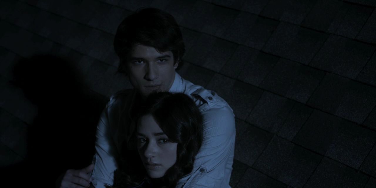 Scott and Allison sitting on the roof in Teen Wolf.