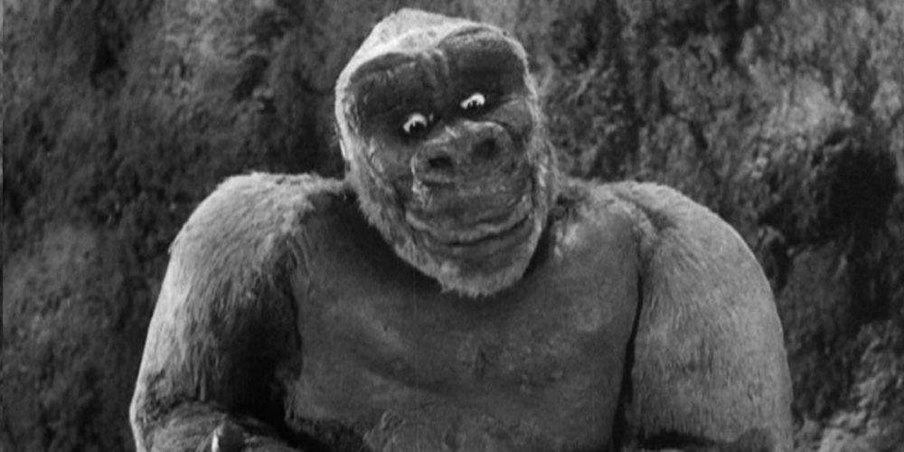 The ape smiling at two people in Son of Kong