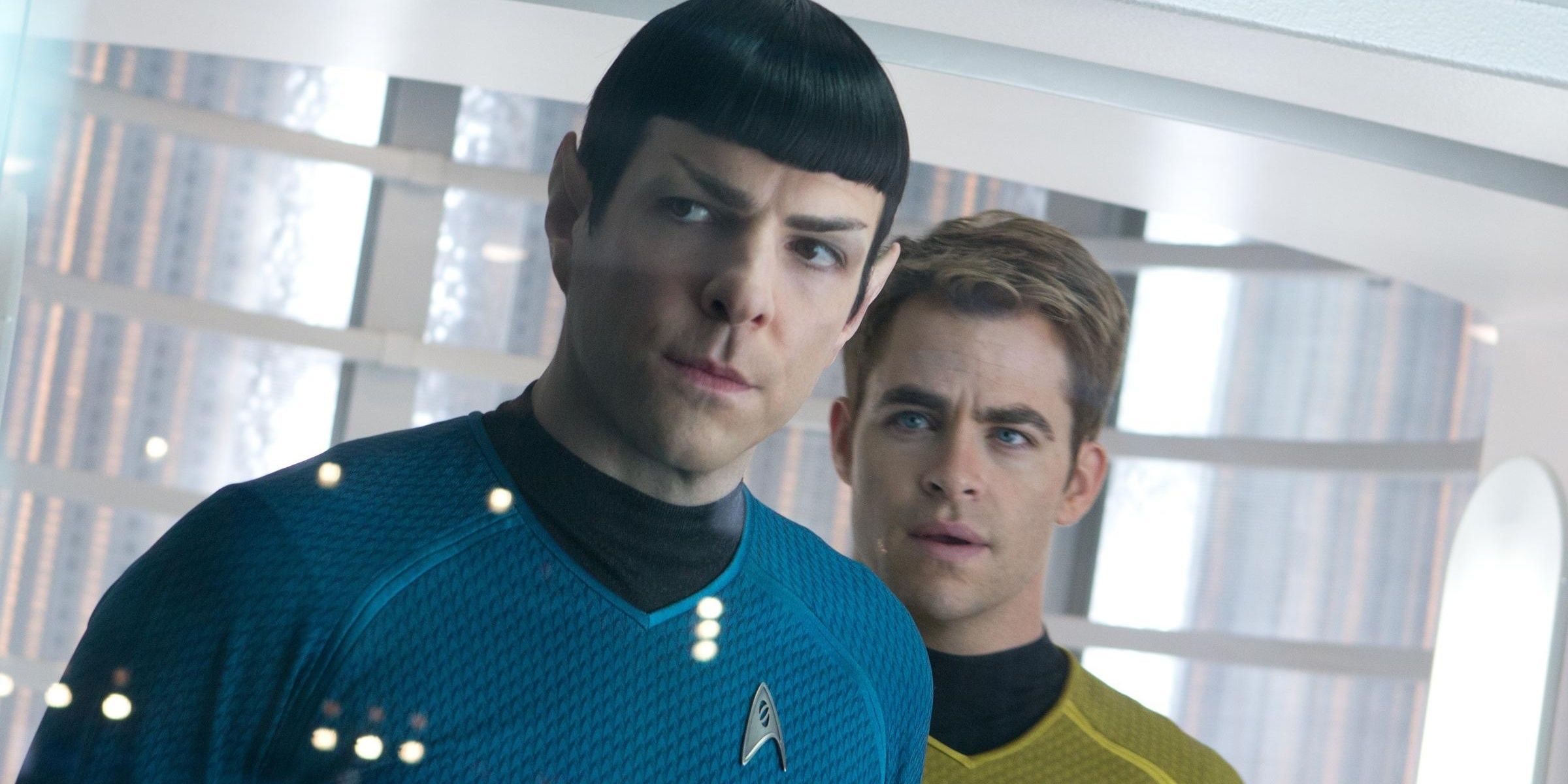 Spock e Kirk em Star Trek Além da Escuridão 